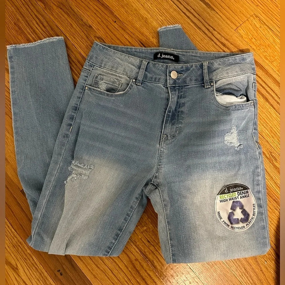 NWT D. JEANS - lightwash skinny - Picture 1 of 4